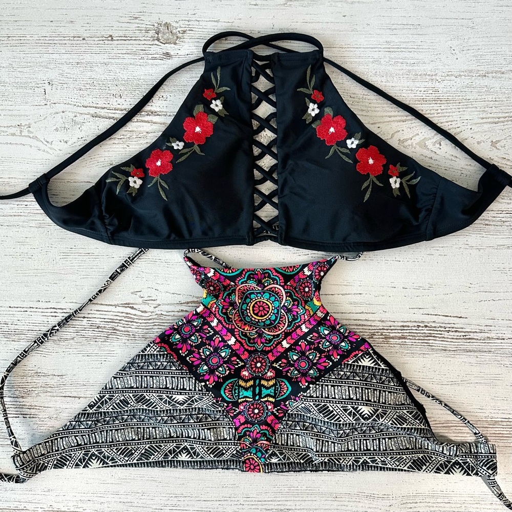 HOLLISTER EIDON High Neck Halter String Bikini Tops Black S Floral Boho Tribal